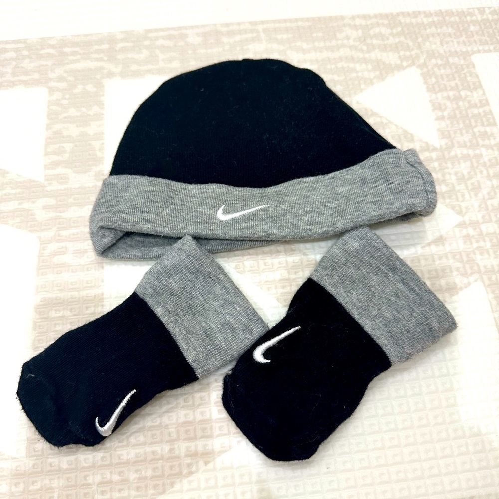 Nike infant hat and sock set, size 0-6 month. Never worn